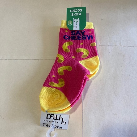 “Say Cheesy!” Macaroni and Cheese Socks New - Picture 1 of 2
